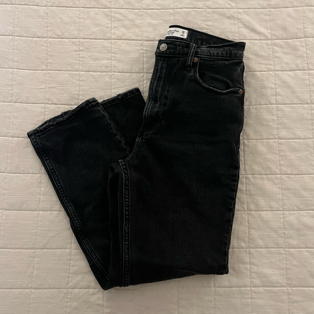A&F— The Ankle Straight Ultra High Rise black denim
